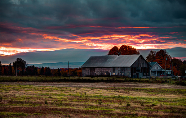 Why are autumn temperatures in Texas usually warmer than autumn temperatures in Illinois？